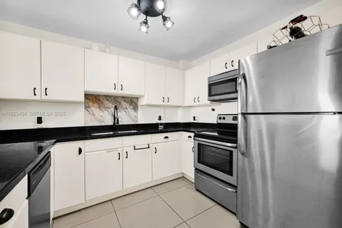 $290,000 | 6900 Bay Drive, Unit 6B, Miami Beach, FL 33141