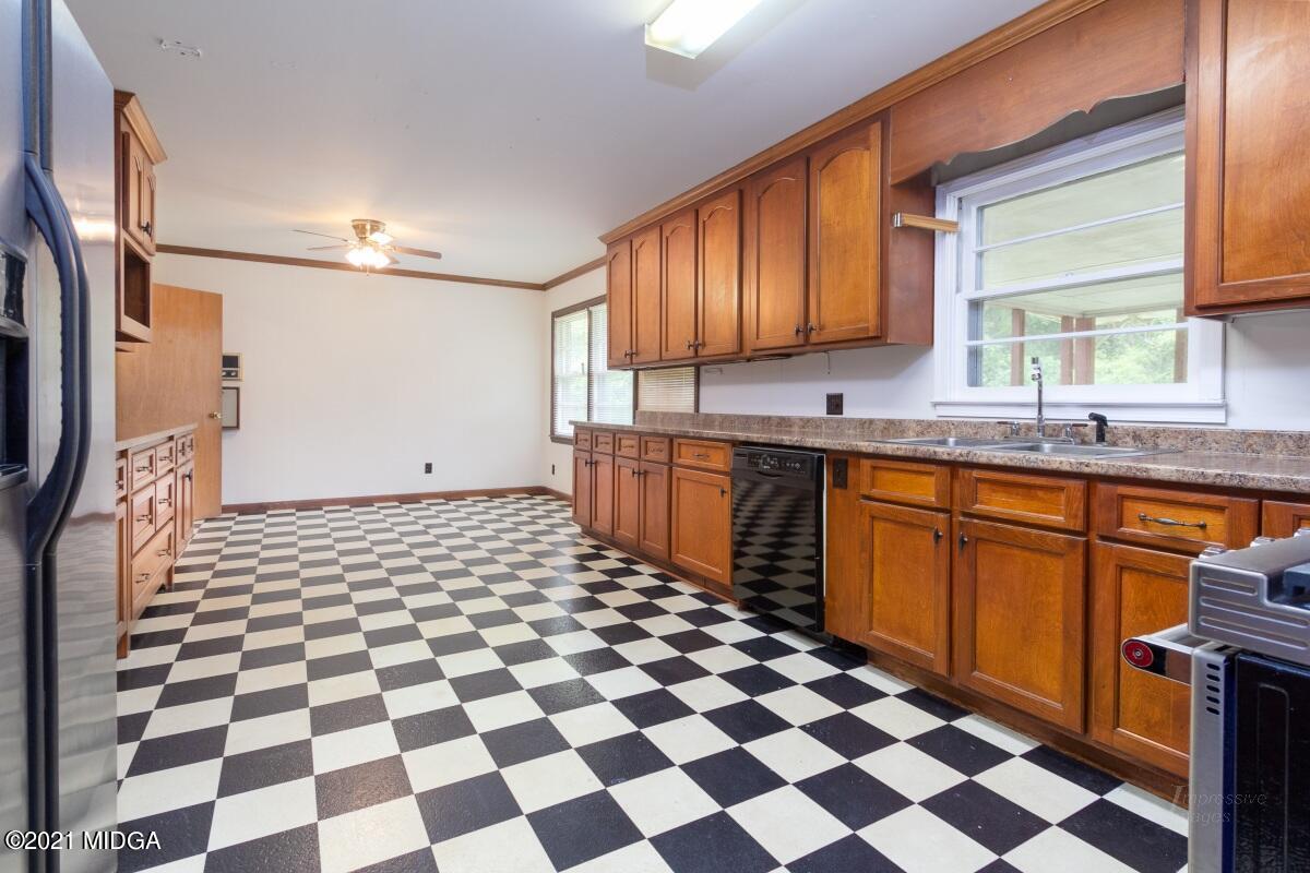 4861 Columbus Road Macon, GA 31210 - Photo 14 of 29 08