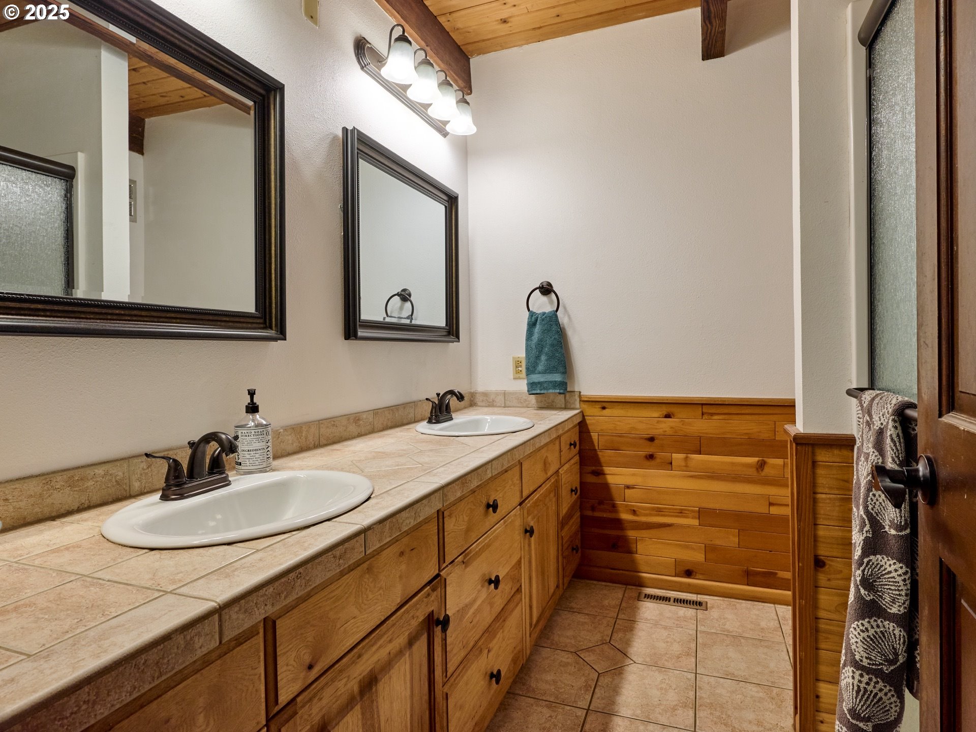 25335 South Central Point Road Canby, OR 97013 - Photo 16 of 28