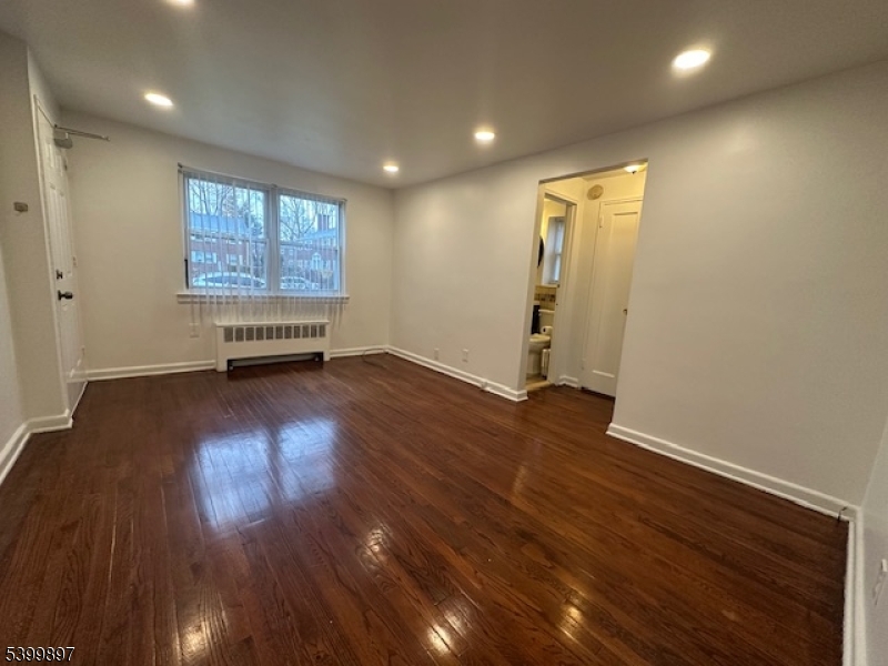 17 Carolyn Terrace, Unit A Roselle, NJ 07203 - Photo 3 of 9