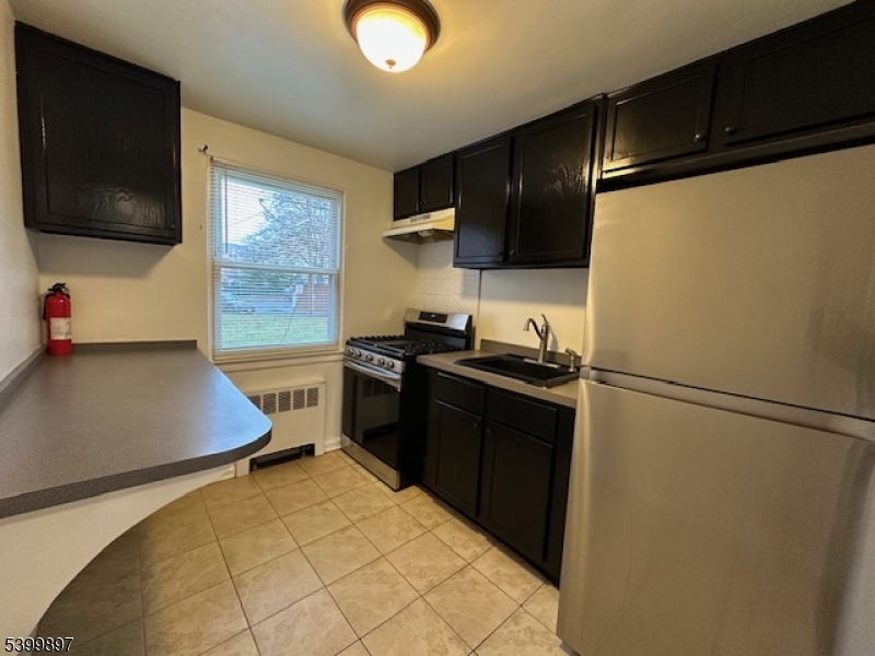 17 Carolyn Terrace, Unit A Roselle, NJ 07203 - Photo 4 of 9