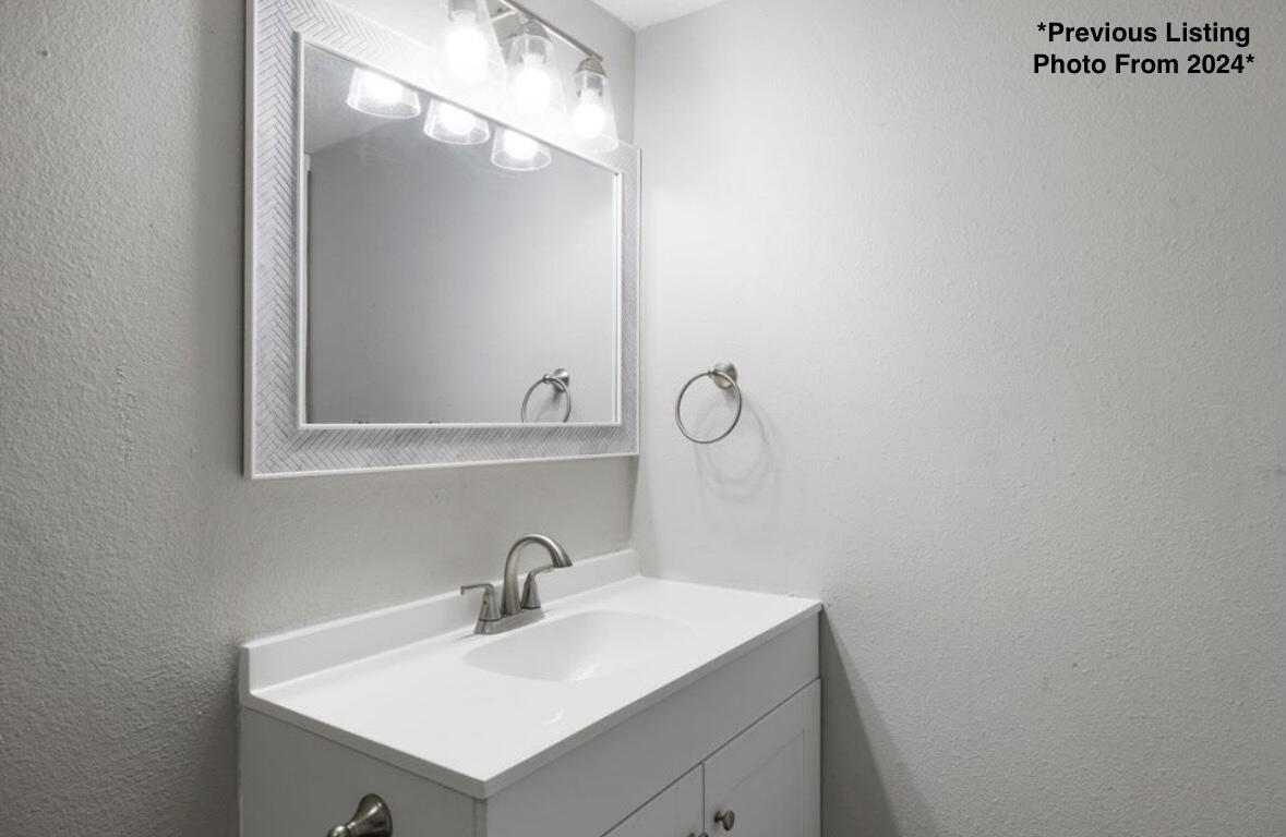 411 West Page Street Springfield, MO 65806 - Photo 5 of 9 Bathroom- Downstairs