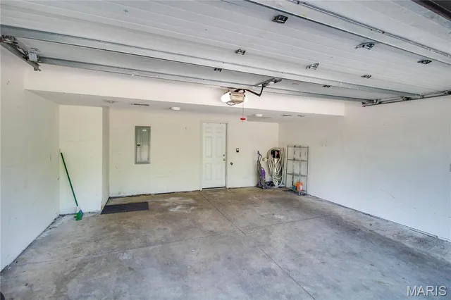 $175,000 | 117 Alby N Court, Godfrey, IL 62035