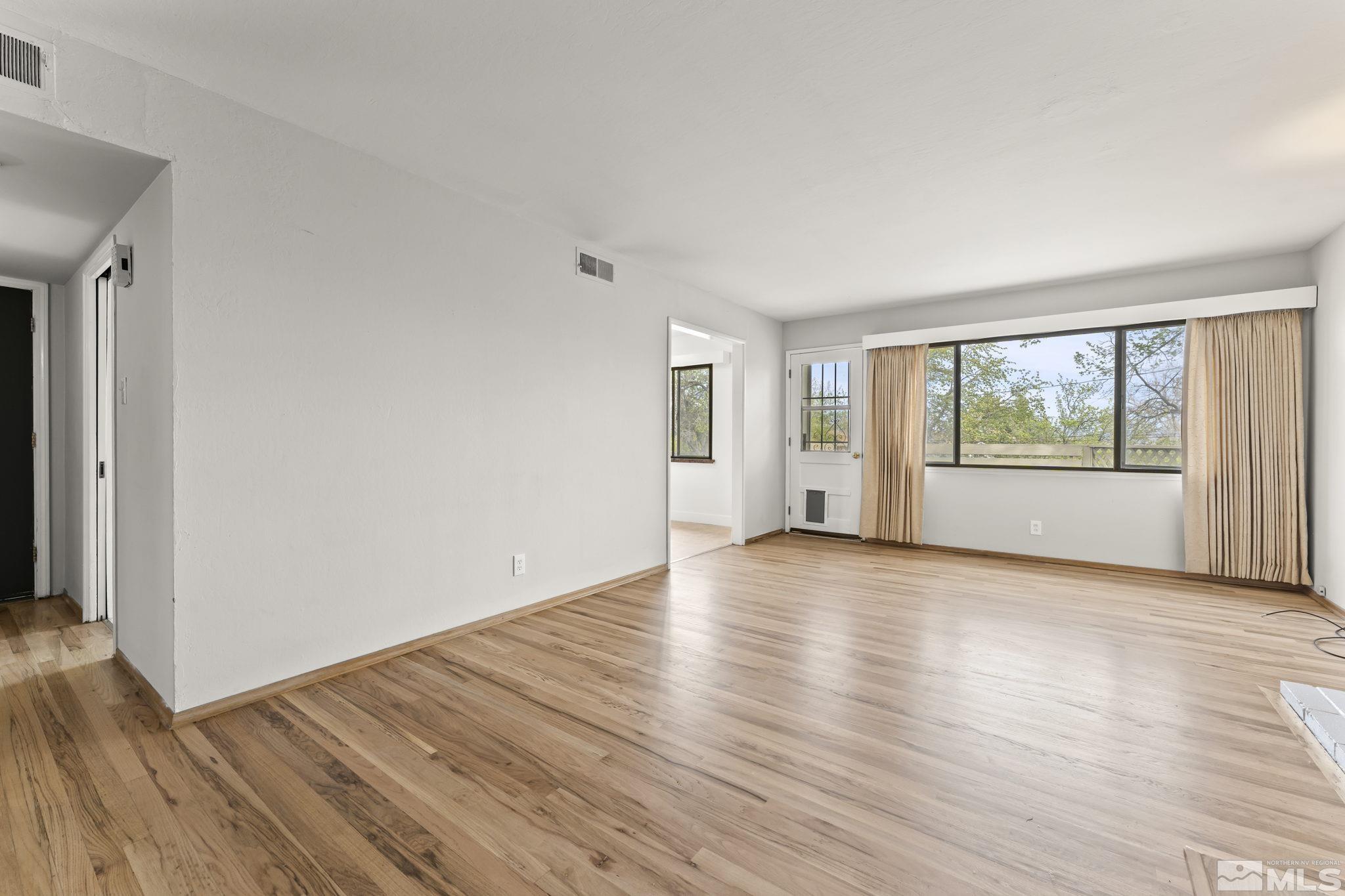 2220 Brisbane Avenue Reno, NV 89503 - Photo 7 of 39 Photo 7