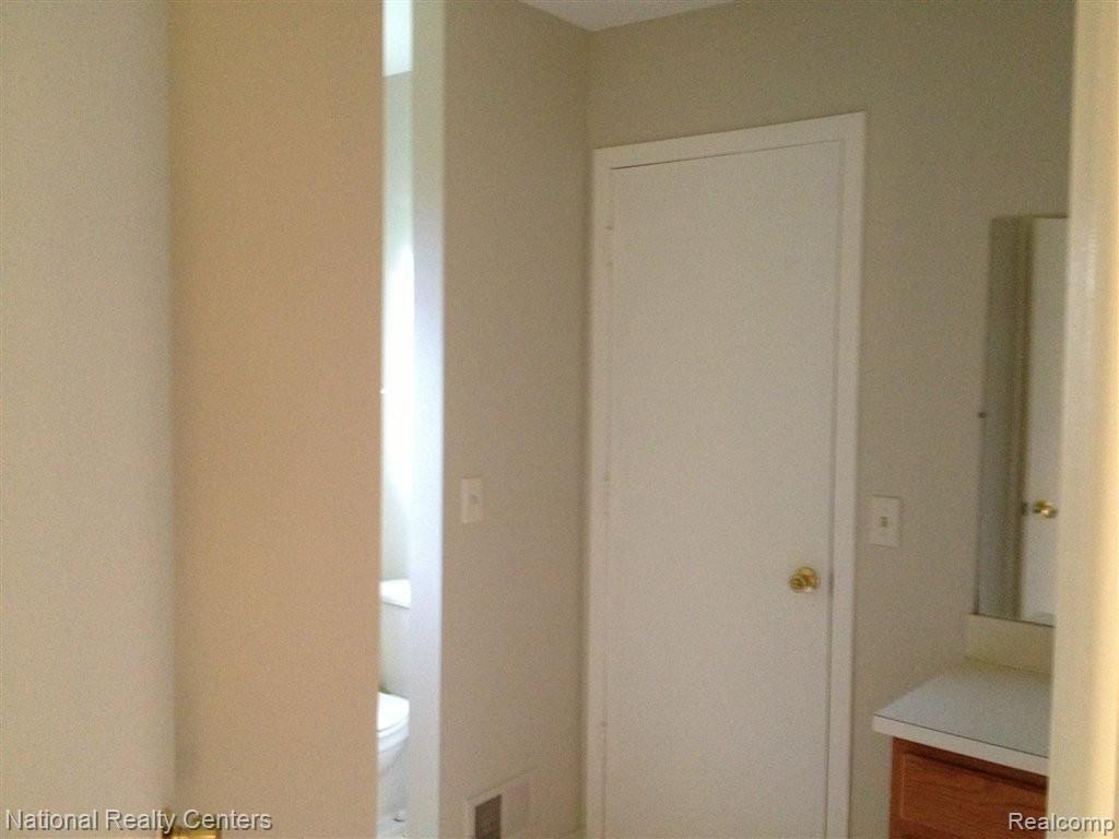 492 North Willard Road Canton, MI 48187 - Photo 7 of 15 IMG_2744.JPG