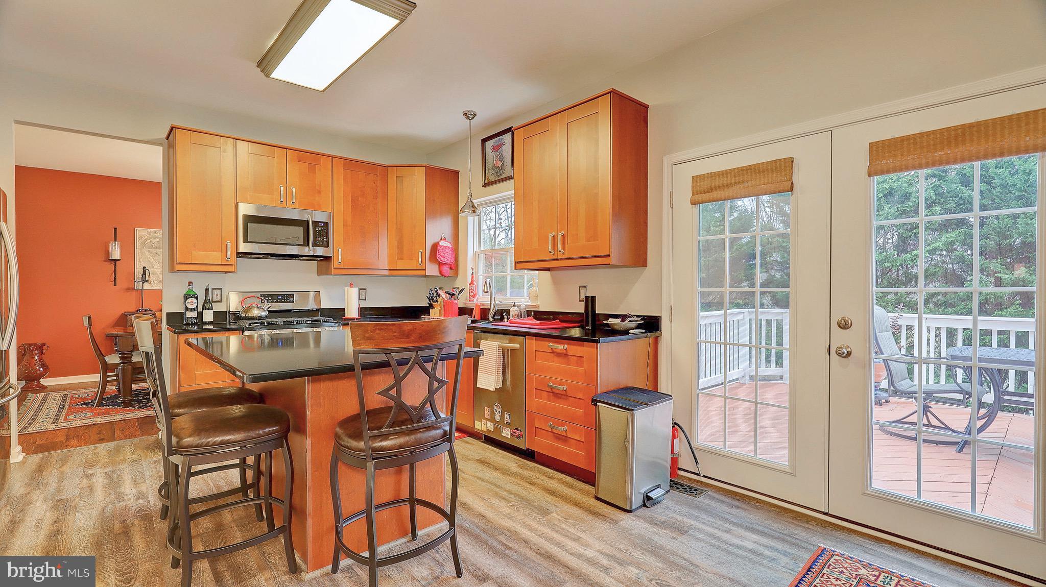 14641 Red House Road Gainesville, VA 20155 - Photo 23 of 44 kitchen opens to rear entertainment deck
