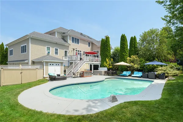 $2,450,000 | 180 Cottontail Drive, Portsmouth, RI 02871