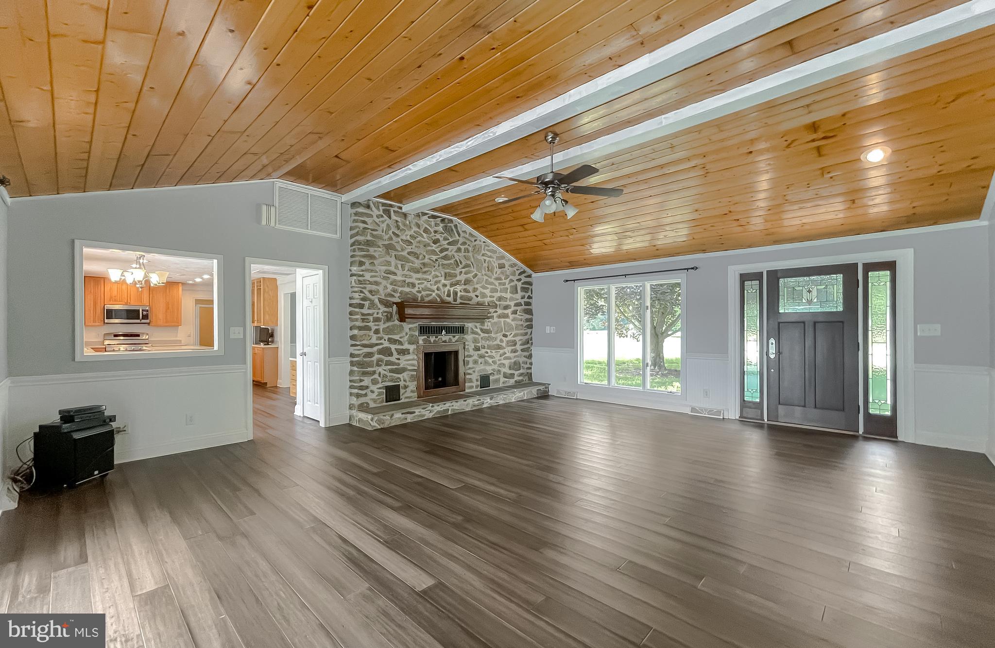 47784 Cross Manor Road St. Inigoes, MD 20684 - Photo 6 of 68 Living Room