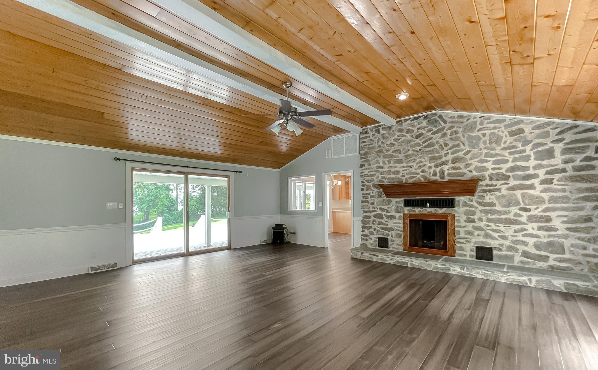47784 Cross Manor Road St. Inigoes, MD 20684 - Photo 7 of 68 Living Room