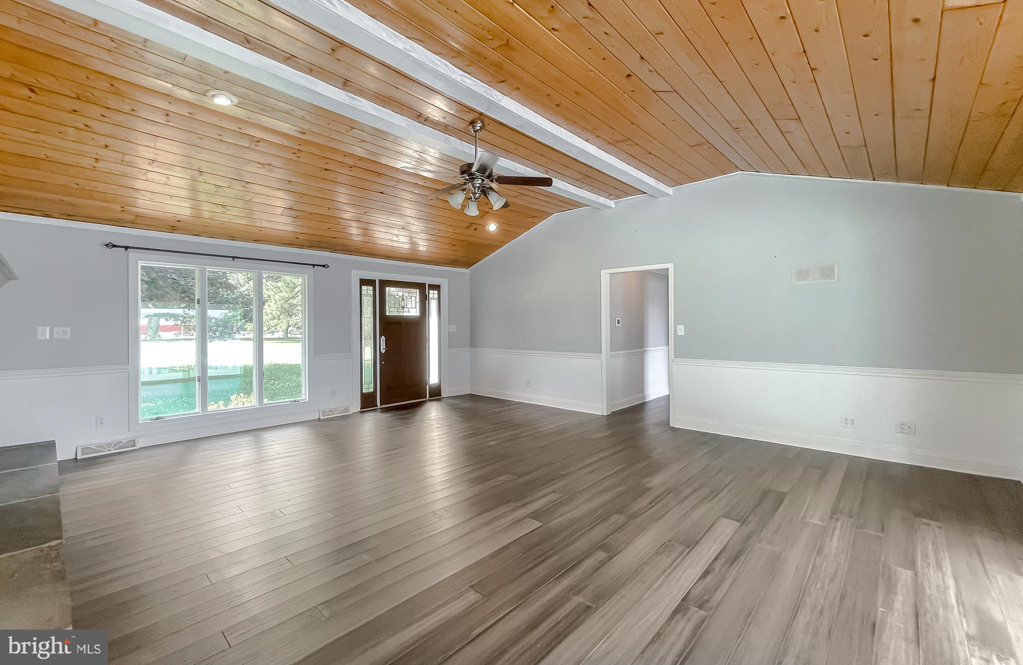 47784 Cross Manor Road St. Inigoes, MD 20684 - Photo 10 of 68 Living Room