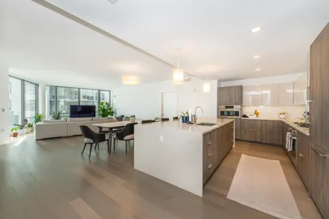 $1,699,999 | 9 Ave At Port Imperial, Unit 810, West New York, NJ 07093