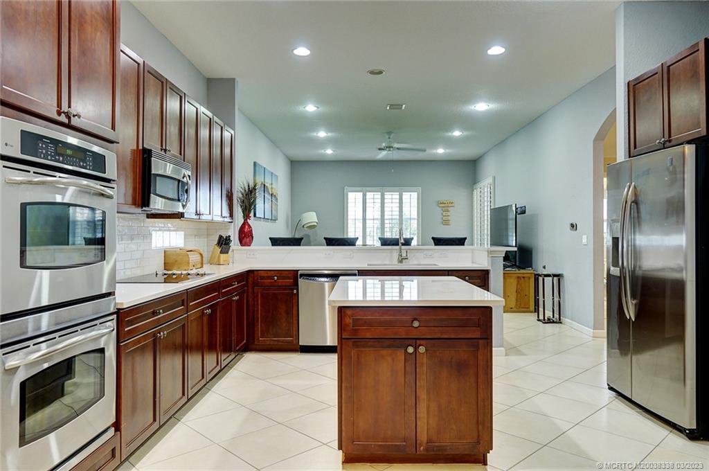 1041 Southeast Fleming Way Stuart, FL 34997 - Photo 7 of 38 Gallery Image 7