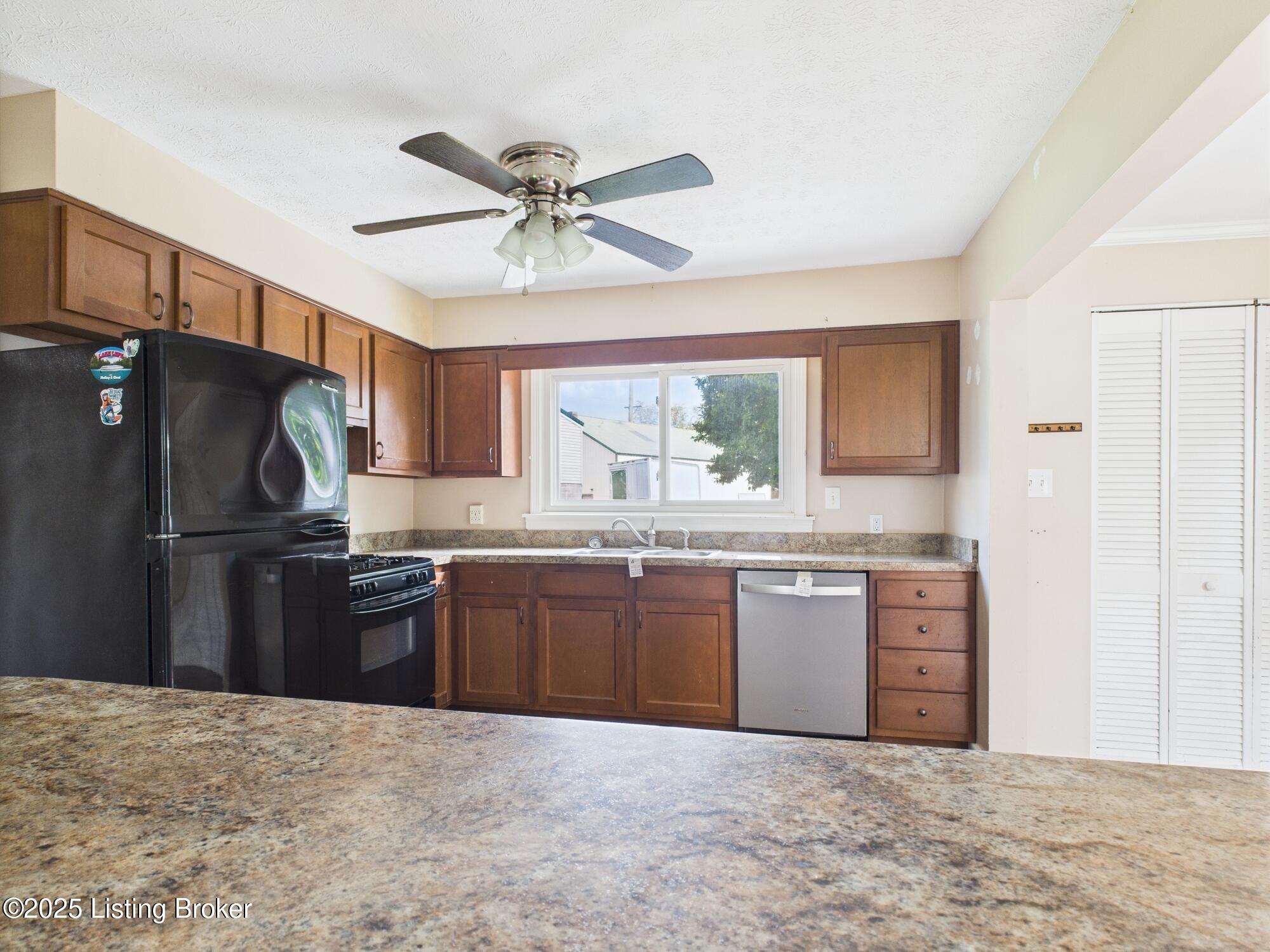 5003 Kendall Road Louisville, KY 40272 - Photo 7 of 27 Kitchen