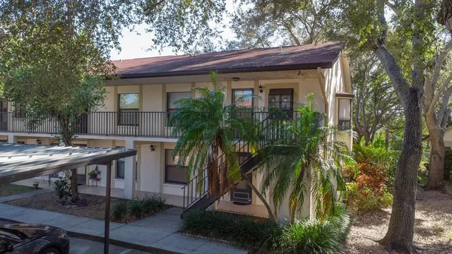 a view of a dinning table and chairs in patio