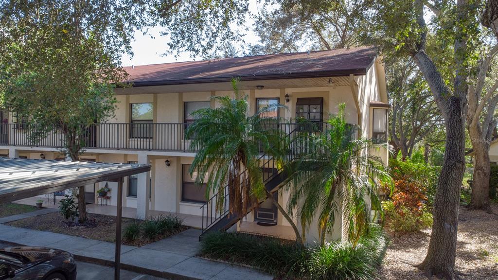 11511 113th Street, Unit 13H Largo, FL 33778 - Photo 22 of 26 a view of a dinning table and chairs in patio
