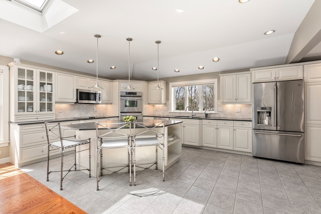 16 Rustlewood Road Milton, MA 02186 - Photo 4 of 36 Gallery Image 4
