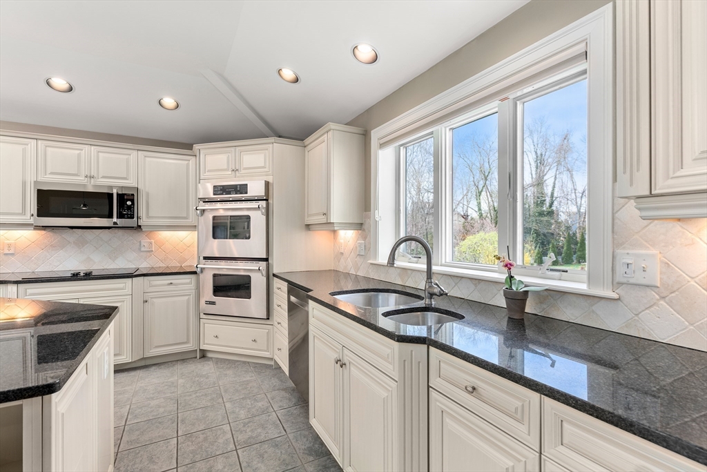 16 Rustlewood Road Milton, MA 02186 - Photo 5 of 36 Gallery Image 5