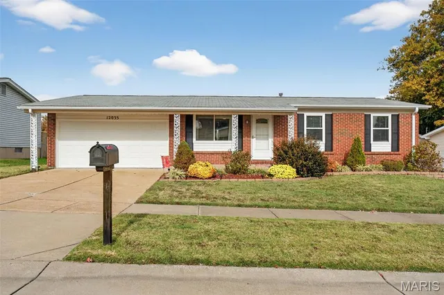 $289,000 | 12035 Bobbett Drive, Maryland Heights, MO 63043