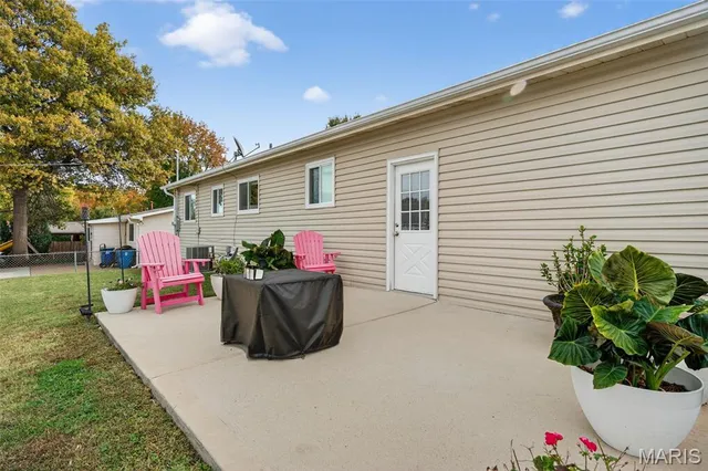 $289,000 | 12035 Bobbett Drive, Maryland Heights, MO 63043