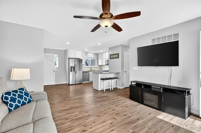 $289,000 | 12035 Bobbett Drive, Maryland Heights, MO 63043