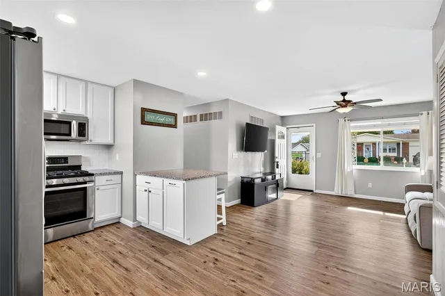 $289,000 | 12035 Bobbett Drive, Maryland Heights, MO 63043