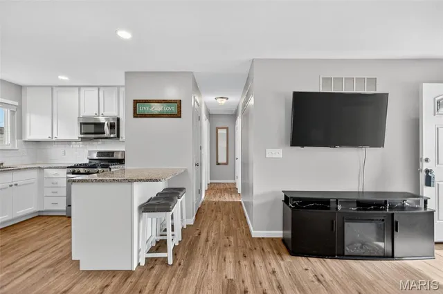 $289,000 | 12035 Bobbett Drive, Maryland Heights, MO 63043