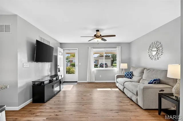 $289,000 | 12035 Bobbett Drive, Maryland Heights, MO 63043