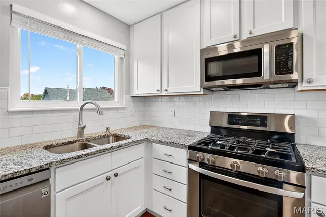 $289,000 | 12035 Bobbett Drive, Maryland Heights, MO 63043