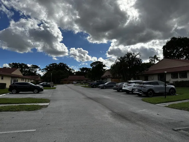 $309,900 | 4326 Woodstock Drive, Unit C, West Palm Beach, FL 33409