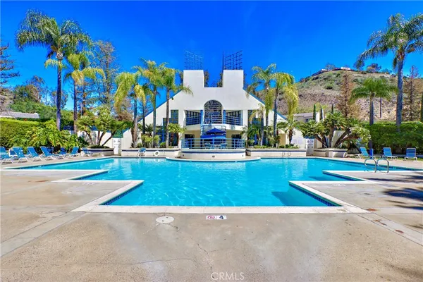 $3,695 | 190 North Singingwood Street, Unit 6, Orange, CA 92869