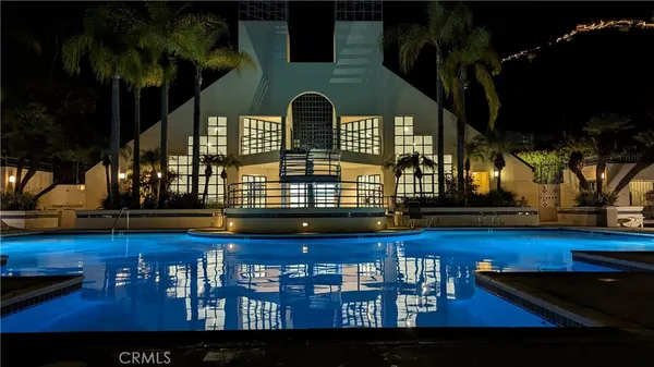 $3,695 | 190 North Singingwood Street, Unit 6, Orange, CA 92869