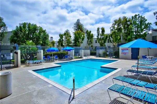 $3,695 | 190 North Singingwood Street, Unit 6, Orange, CA 92869