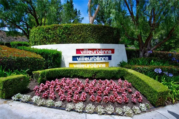 $3,695 | 190 North Singingwood Street, Unit 6, Orange, CA 92869