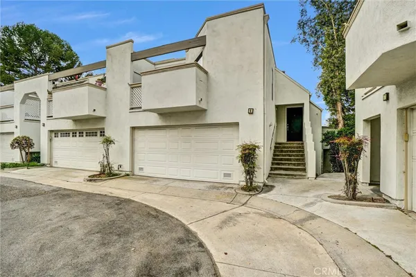 $3,695 | 190 North Singingwood Street, Unit 6, Orange, CA 92869