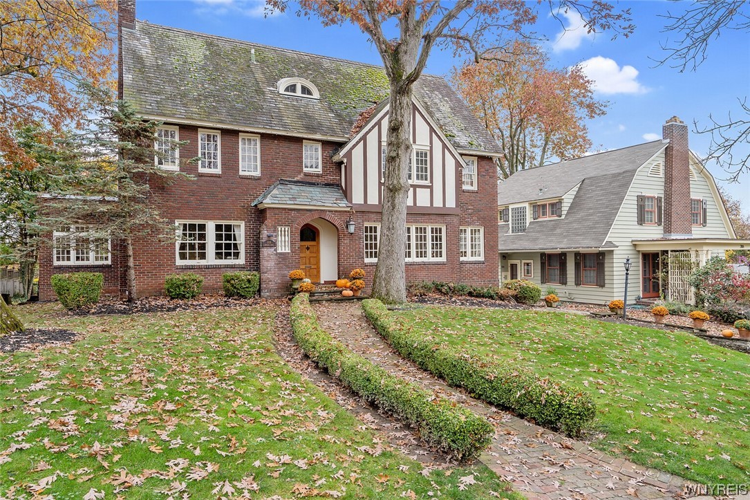 310 Berkeley Drive Syracuse, NY 13210 - Photo 3 of 43