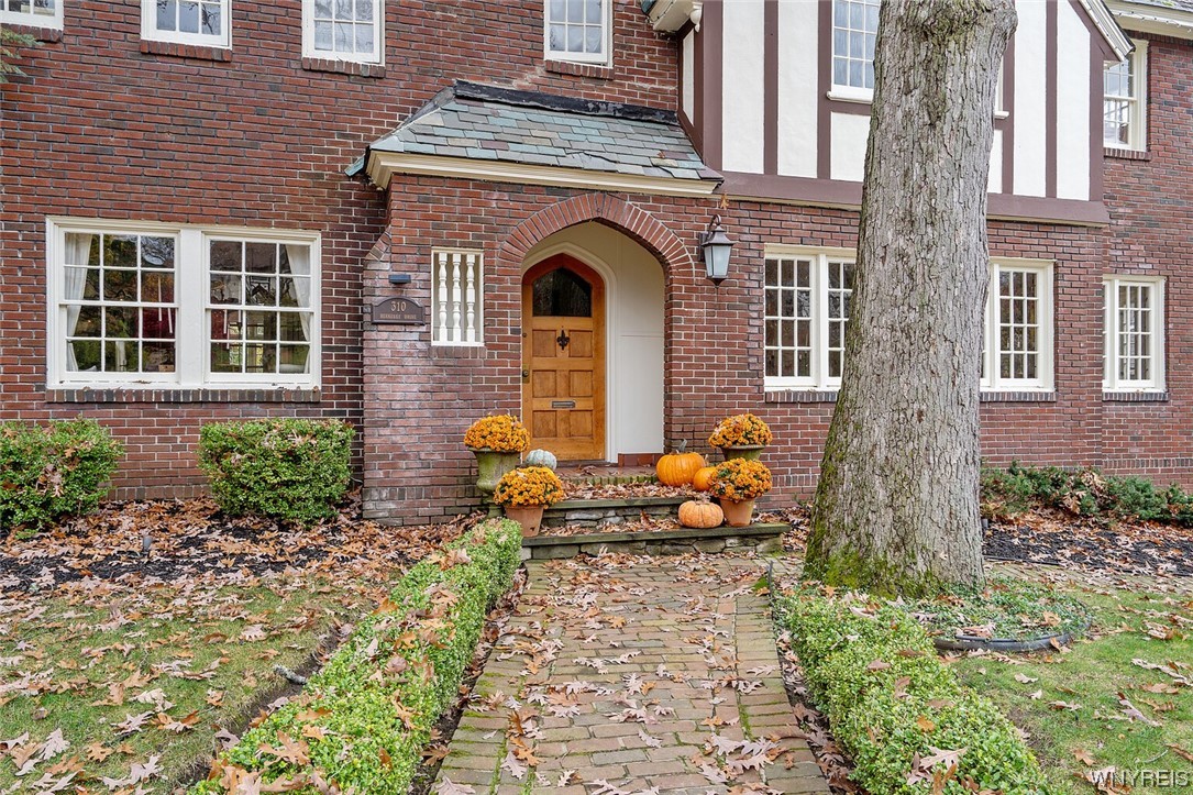 310 Berkeley Drive Syracuse, NY 13210 - Photo 4 of 43