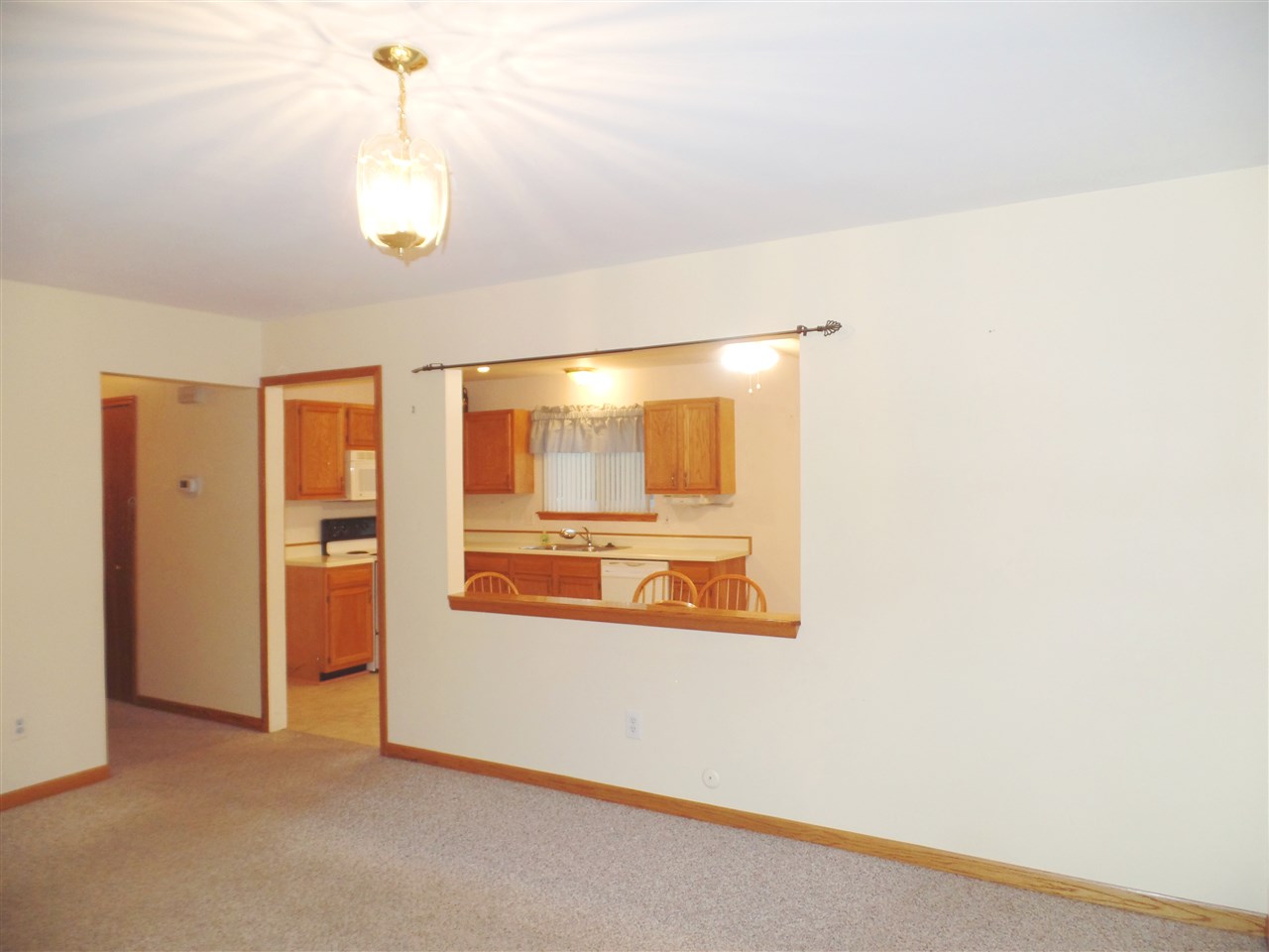 27051 Kelly Road Roseville, MI 48066 - Photo 11 of 21 31356858-10.JPG