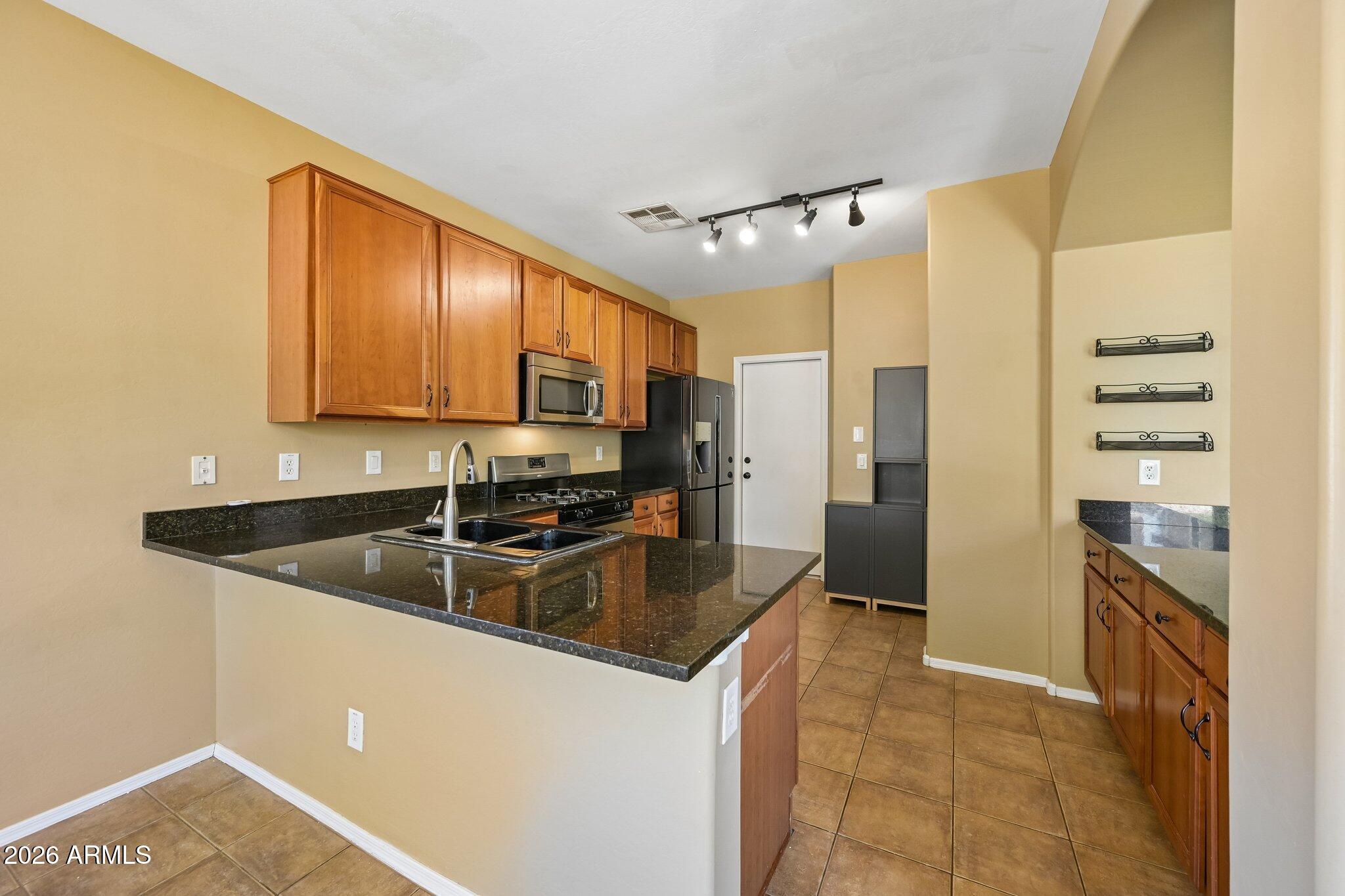 2330 East Pecan Road Phoenix, AZ 85040 - Photo 9 of 30 Kitchen