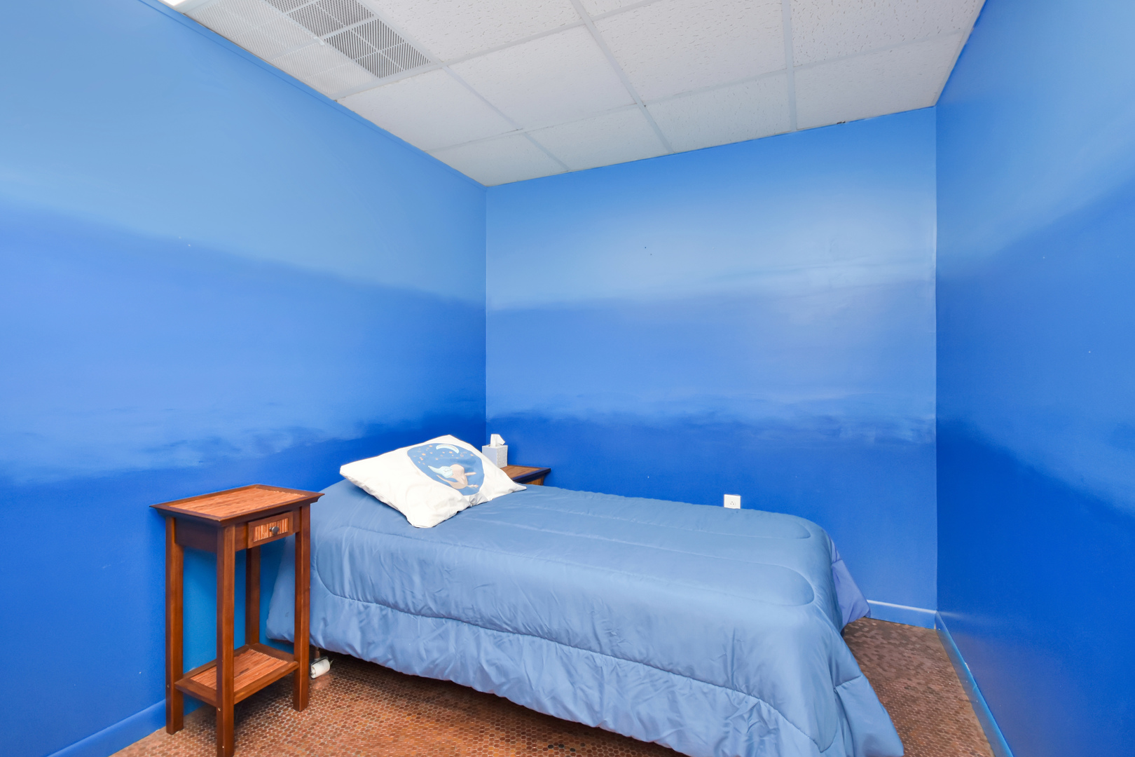 113 North Kickapoo Street Lincoln, IL 62656 - Photo 18 of 48 a bedroom with a bed and a lamp