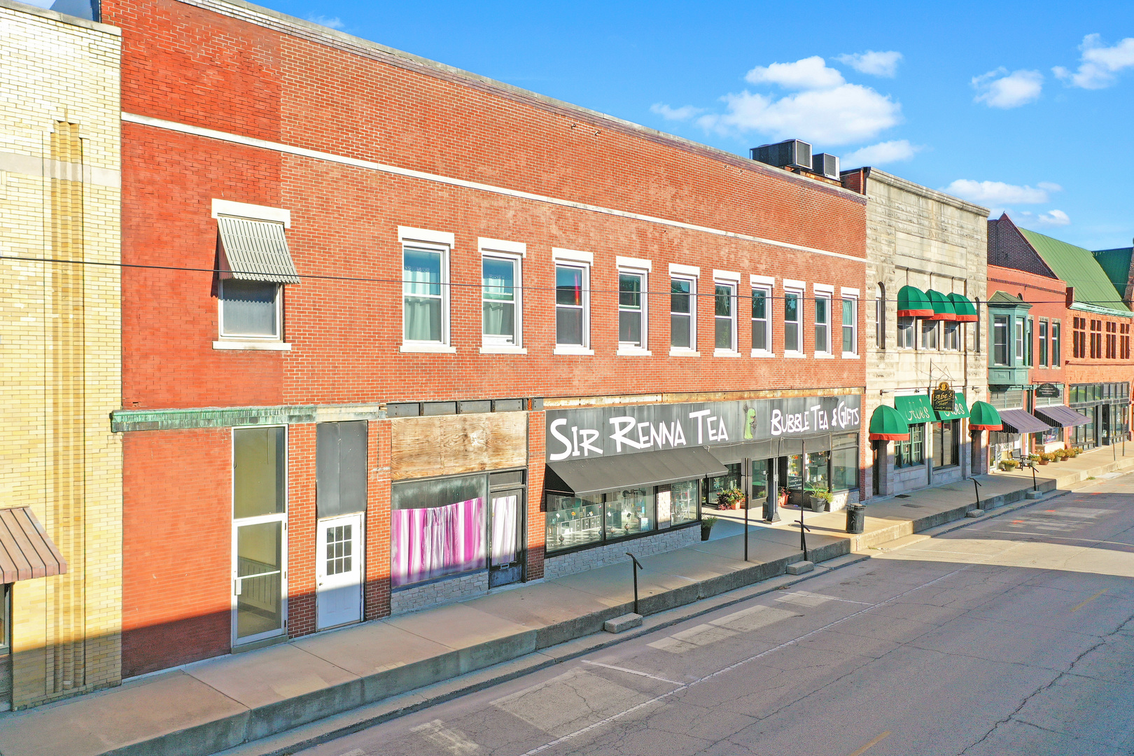 113 North Kickapoo Street Lincoln, IL 62656 - Photo 3 of 48 a building entrance view of a building