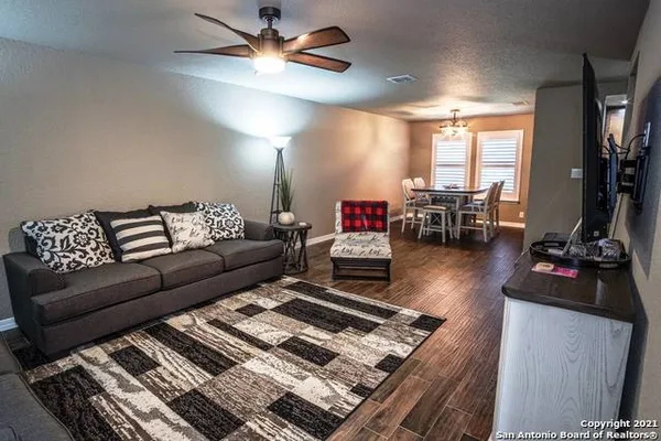 $1,800 | 5323 Dannelly Field, San Antonio, TX 78227