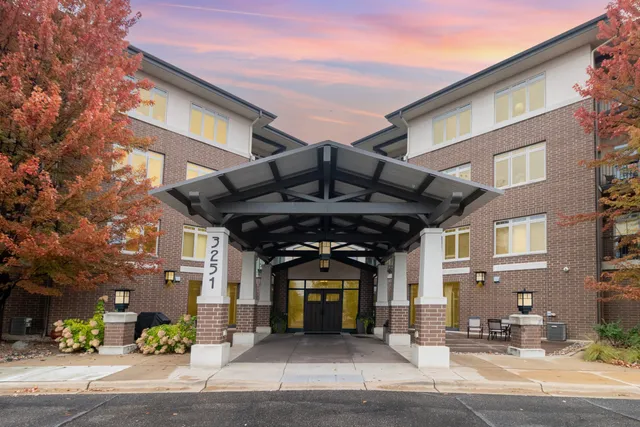 $389,900 | 3251 Louisiana Avenue South, Unit 302, St. Louis Park, MN 55426