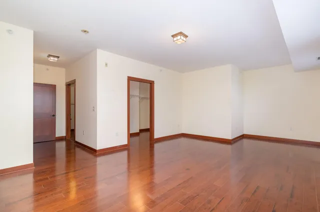 $379,900 | 3251 Louisiana Avenue South, Unit 302, St. Louis Park, MN 55426