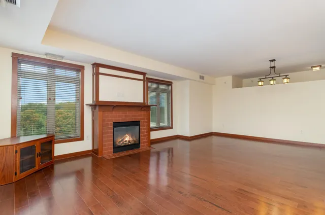 $379,900 | 3251 Louisiana Avenue South, Unit 302, St. Louis Park, MN 55426