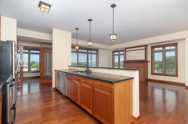 $399,900 | 3251 Louisiana Avenue South, Unit 302, St. Louis Park, MN 55426