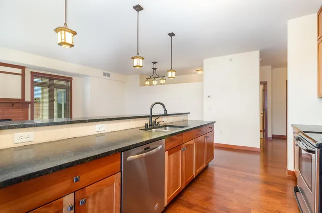 $399,900 | 3251 Louisiana Avenue South, Unit 302, St. Louis Park, MN 55426