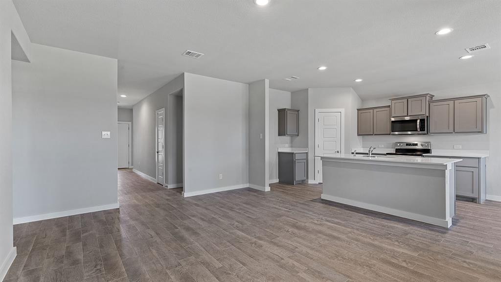 2816 Hawk Drive Denton, TX 76205 - Photo 9 of 40