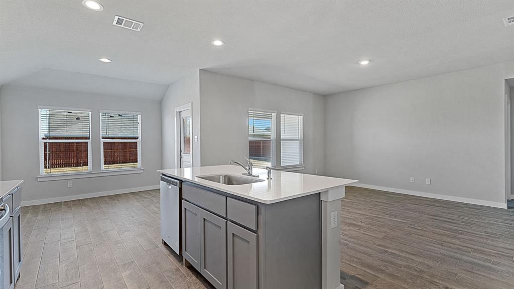 2816 Hawk Drive Denton, TX 76205 - Photo 4 of 40