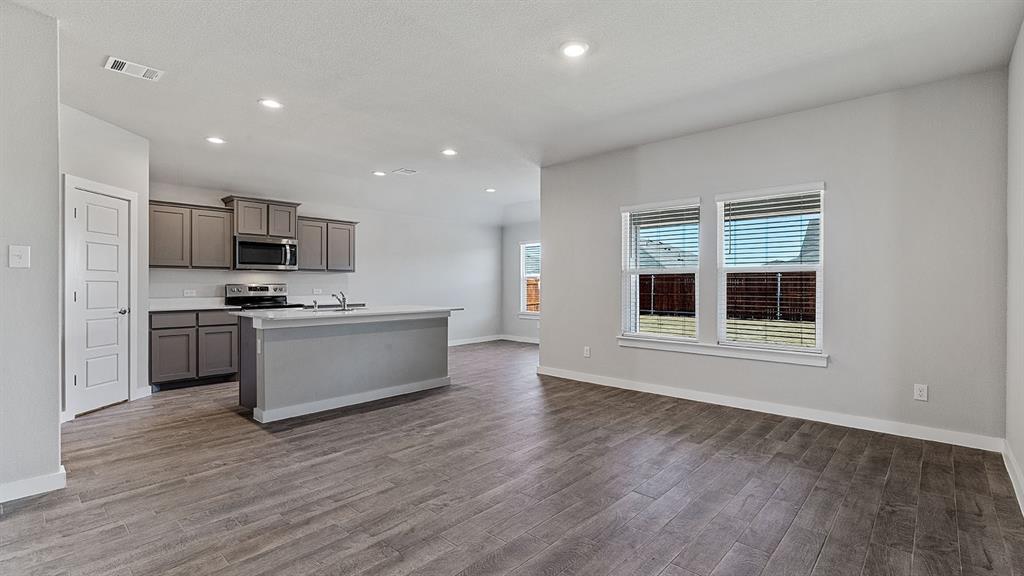 2816 Hawk Drive Denton, TX 76205 - Photo 8 of 40