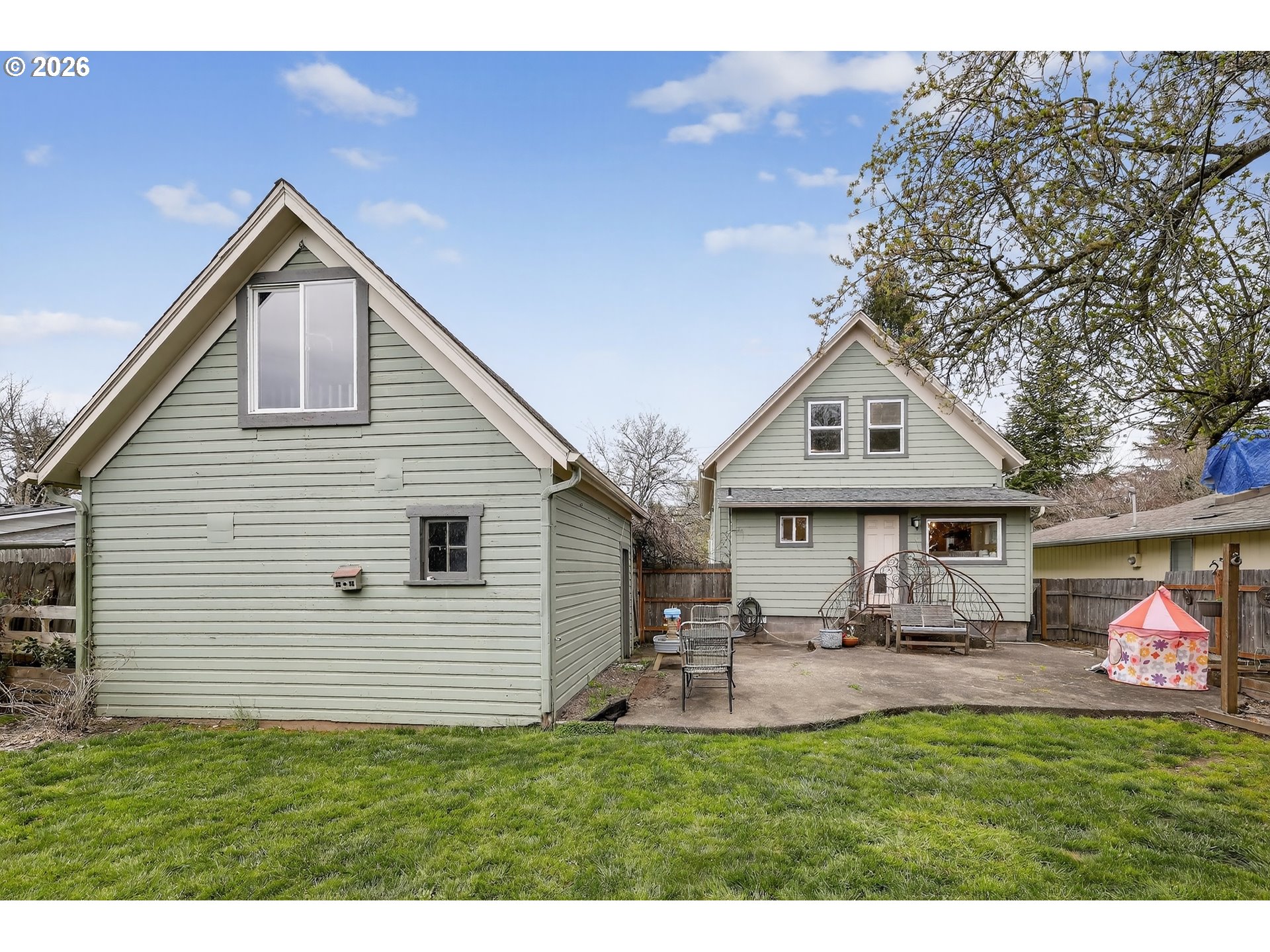 352 21st Street Northeast Salem, OR 97301 - Photo 33 of 41 a front view of a house with garden